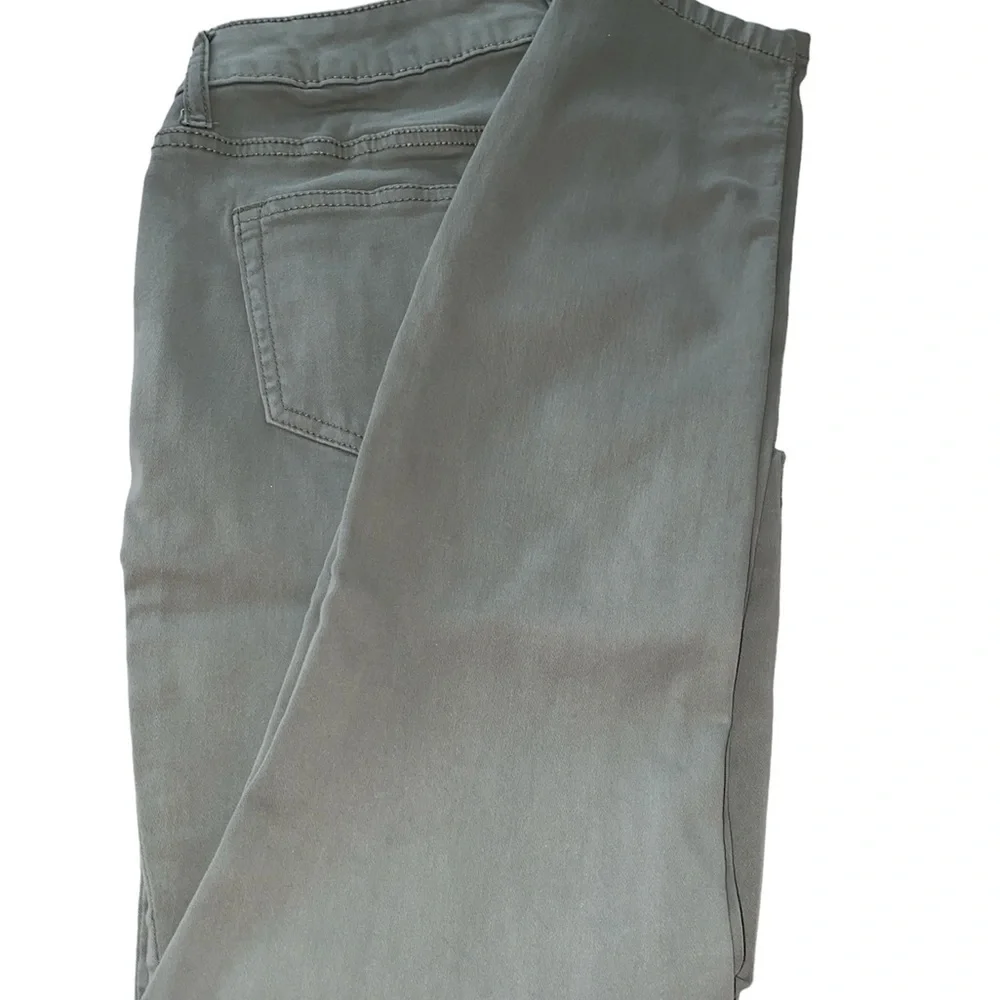 Maurice’s pants tapered to ankle button/zip stretchy mid rise Sz small regular